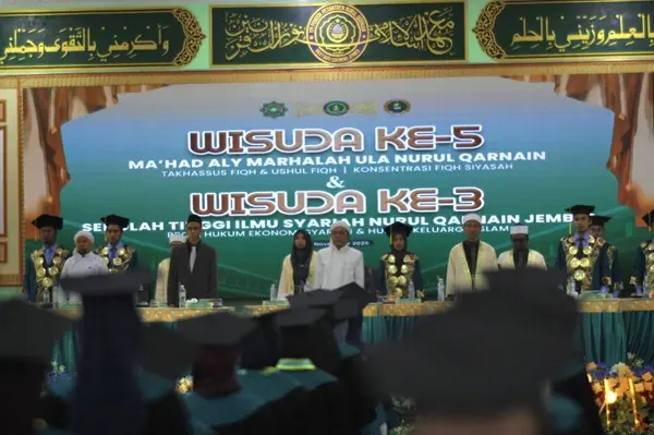 Wisuda ke-5 Ma’had Aly dan STIS Nurul Qarnain, KH. Yazid Karimullah Tekankan Pentingnya Ilmu dan Pengabdian
