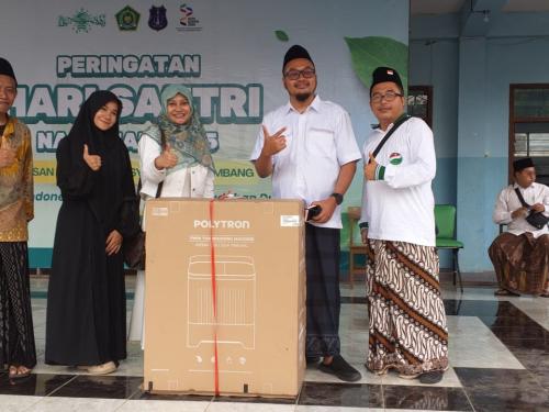 Meriah! Kirab Hari Santri di Pesantren Seblak Hujan Hadiah