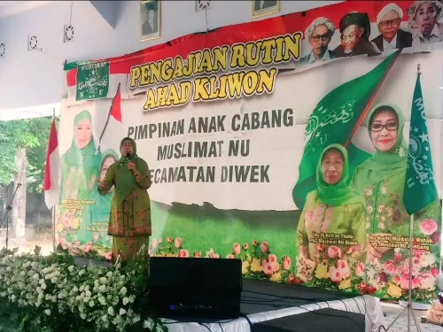 Muslimat NU Diwek Ajak Orang Tua Perkuat Iman dan Tirakat untuk Jaga Anak