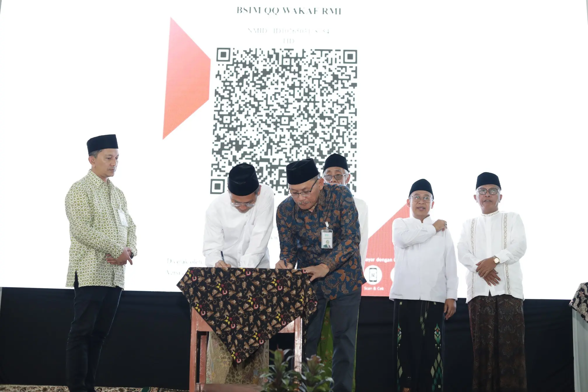 Gandeng RMI PWNU Jateng, BSI Maslahat Resmi Gulirkan Inisiatif Wakaf Uang