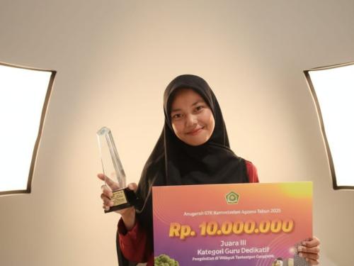 Seberangi Laut ke Sekolah, Babak Kurnia Guru PAl Asal Riau ini Terima Anugrah Kemenag RI