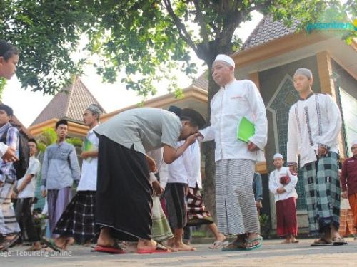 Pesantren Itu Memberi