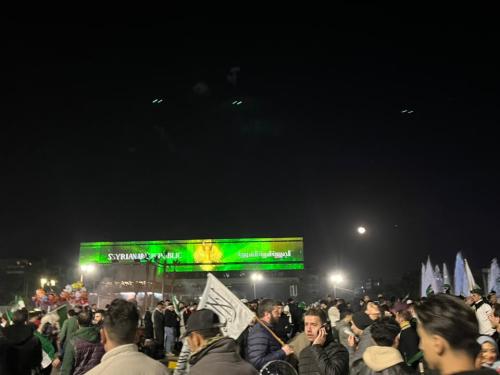 Masyarakat Suriah merayakan hari kemerdekaan pertama sejak jatuhnya rezim keluarga Asad