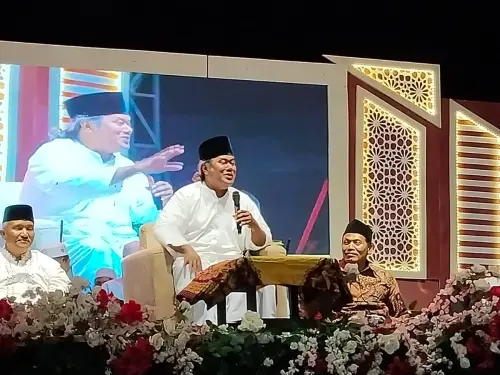 Ribuan Jamaah Padati Bandung Bershalawat, Gus Muwafiq Tekankan Pahami Sejarah Bangsa