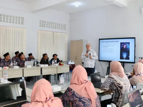 Pacu Produktivitas Guru, MAU Tambakberas Hadirkan Dua Pakar AI dari Malaysia